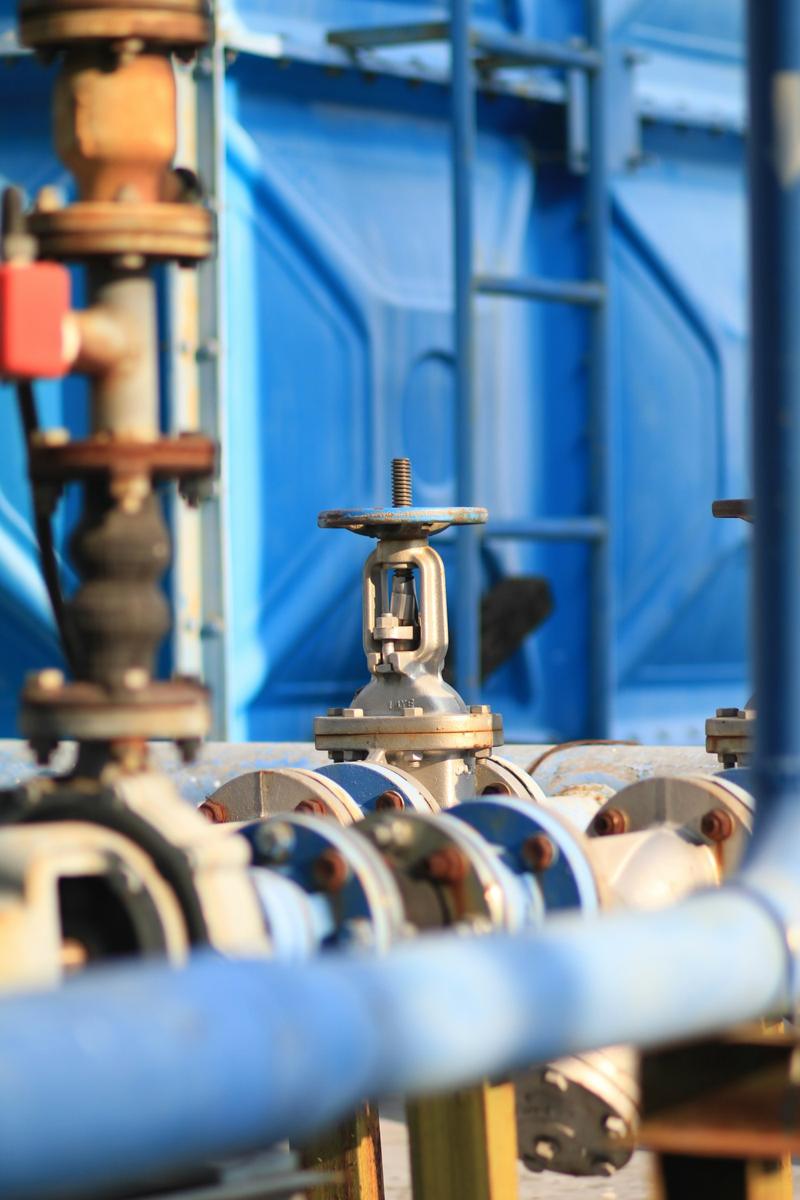 Water pipes with gate valves
